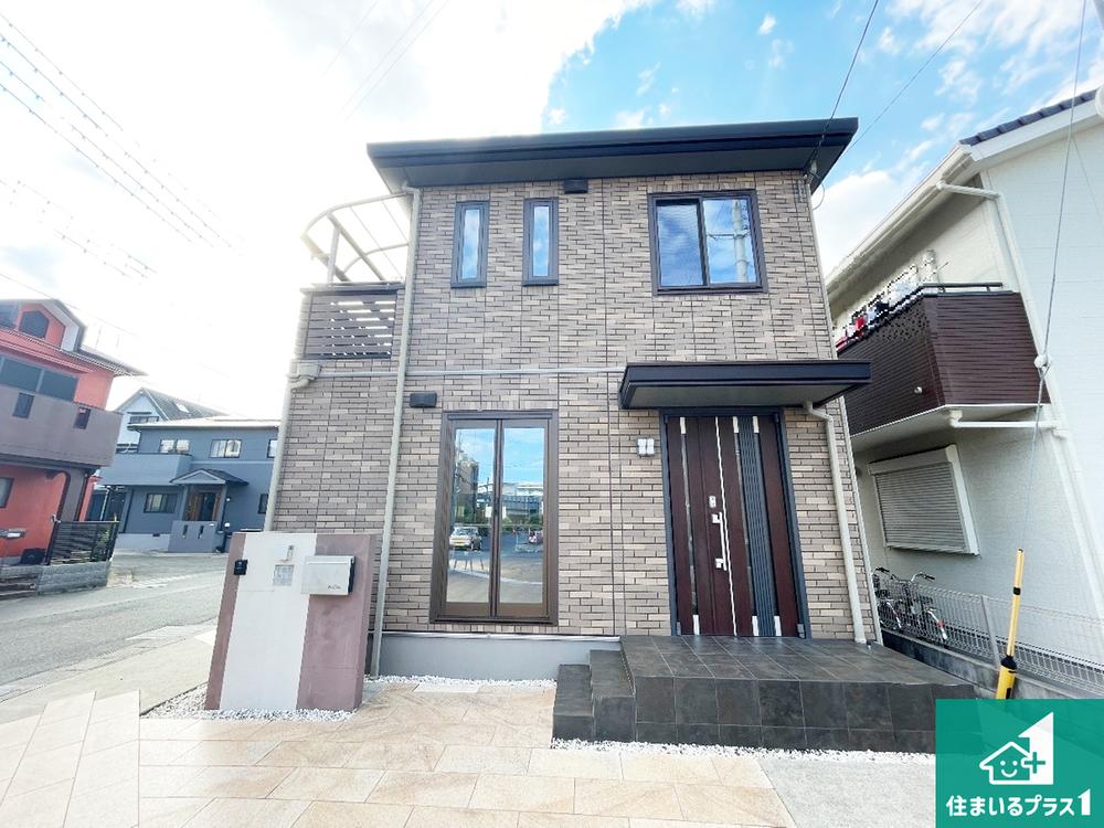Bright, Renovated 4LDK Home with Three-Car Parking in Otsu, Otsu, Shiga