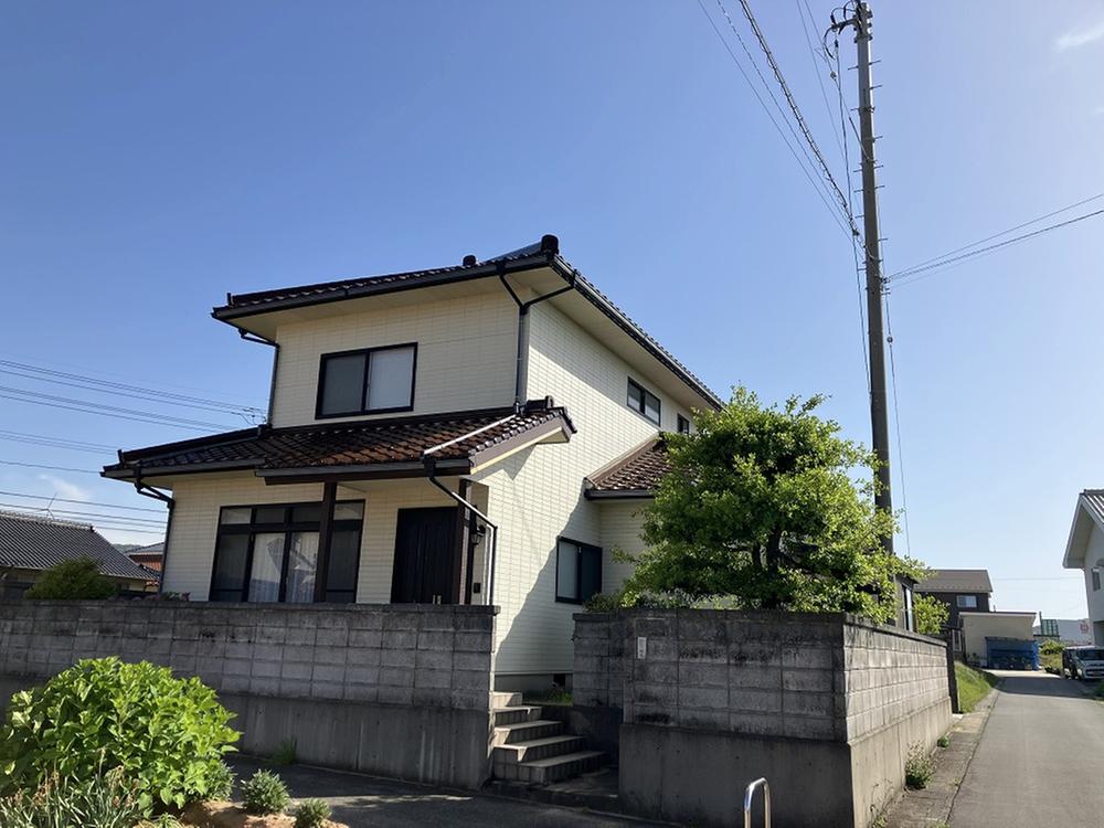 Spacious Two-Story Home Near Tsunozu Station, Gotsu, Shimane