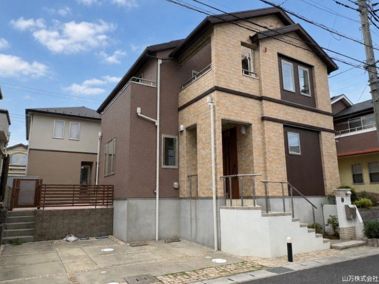 Bright 4LDK with a Double-Height Living Space and Garden, Sakura, Chiba