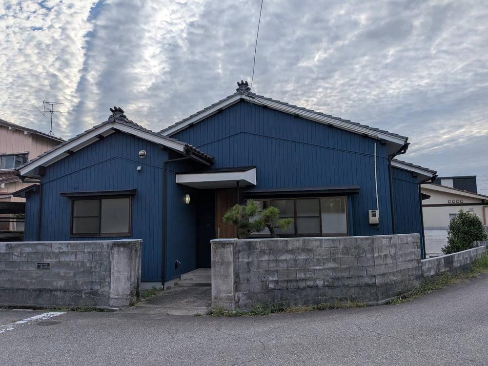 Renovated Single-Story 3LDK with Space for Three Cars in Toyama, Toyama
