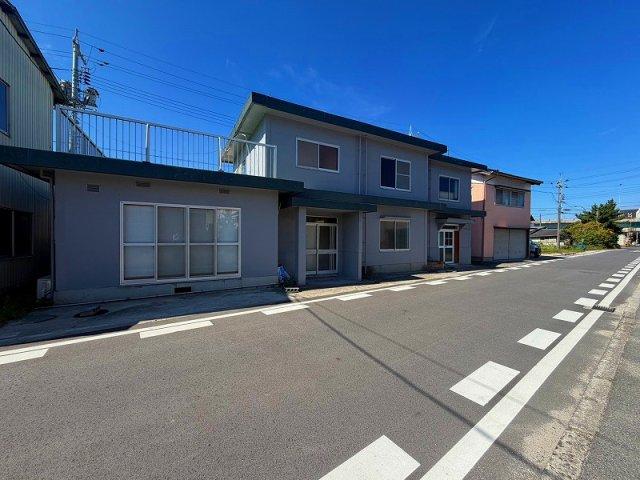 Versatile Shop-and-Home Property with a Partially Renovated Storefront in Kaya, Yonago, Tottori