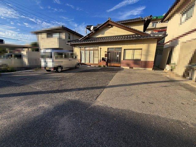 Spacious 6DK Home with Dedicated Drying Space in Shinkai, Yonago, Tottori