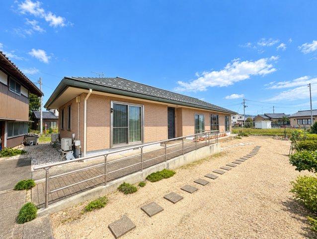 Bright Single-Story 4LDK with a Spacious Garden in Saruwada, Gosen, Niigata