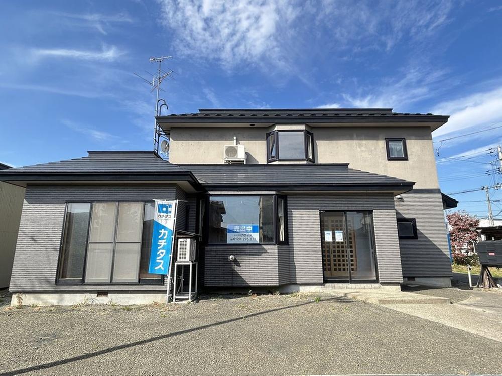 Spacious 4LDK Home with Two-Car Parking in Miyazono, Hirosaki, Aomori