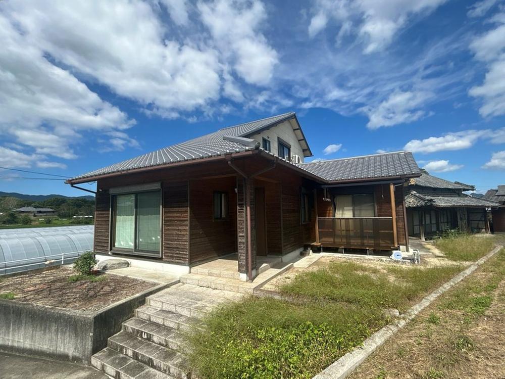 Bright Wooden with a Vaulted Living Room in Takase, Mitoyo, Kagawa