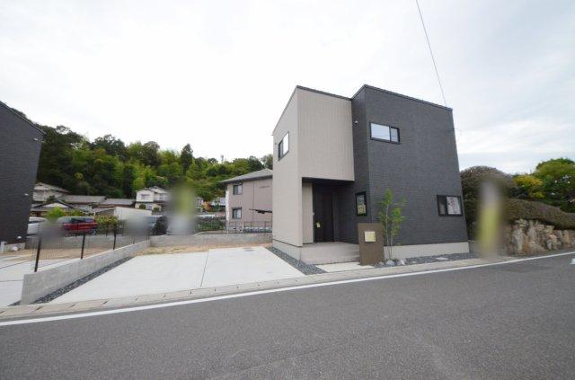 Bright, Fully Renovated 4LDK with Sunroom in Ohno, Hatsukaichi, Hiroshima