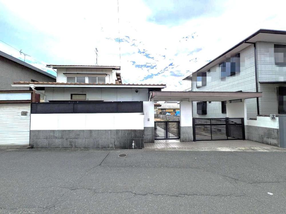 Spacious 5DK Home with Garden in Quiet Okayama Neighborhood, Okayama