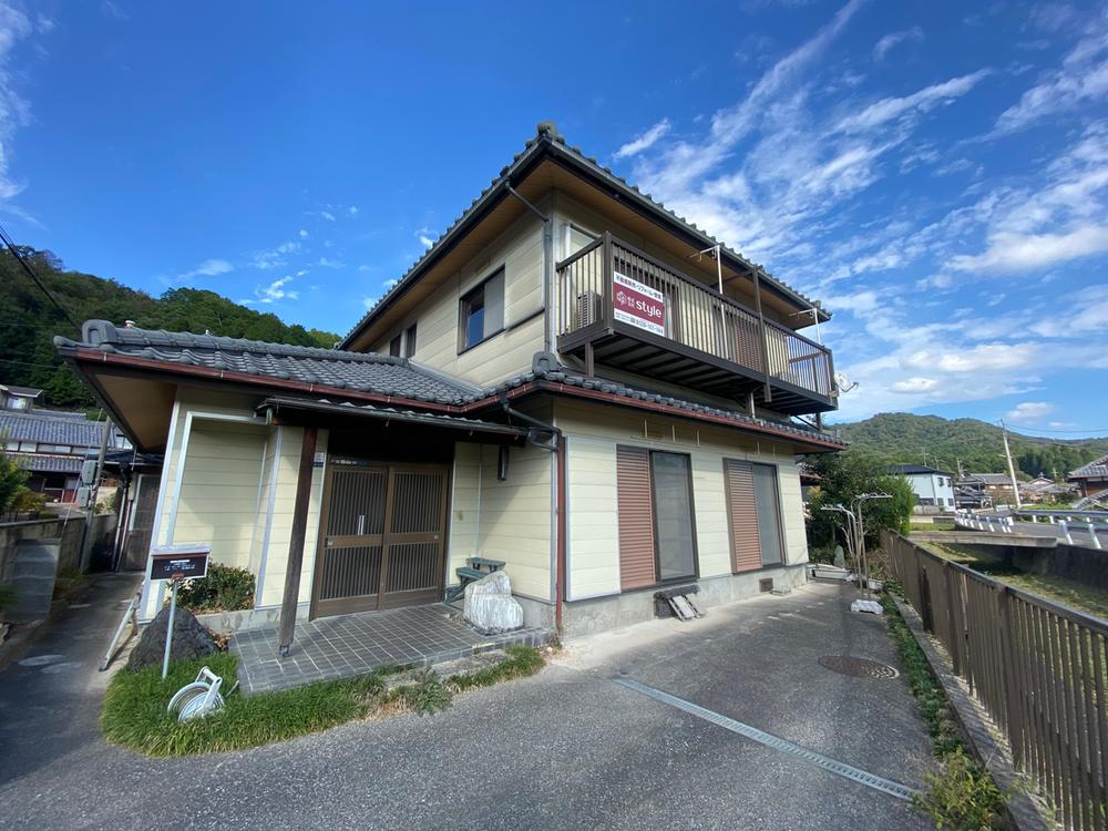 Spacious Home with Two Large Storage Buildings in Otsu, Otsu, Shiga