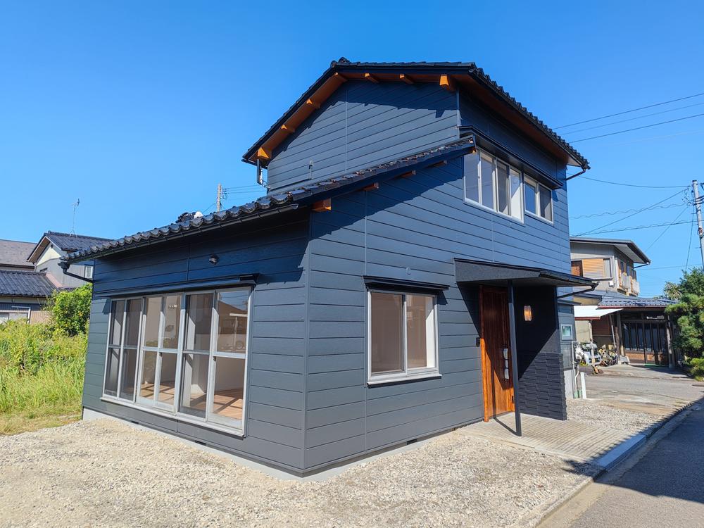Renovated 3LDK Home with Three Parking Spaces in Toyama, Toyama