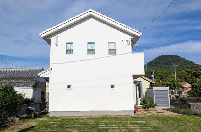 Bright, Nearly New 3LDK Home with a Large Garden in Kawatsu-cho, Sakaide, Kagawa