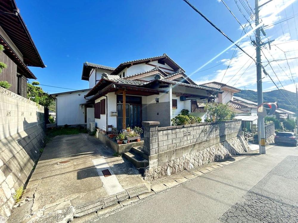 Traditional Two-Story Home with South-Facing Rooms and Parking for Two, Shimonoseki, Yamaguchi