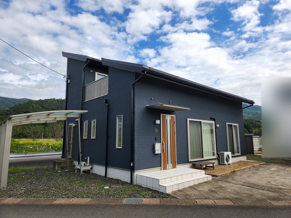 Bright 3LDK with Loft, Balcony and 3-Car Parking in Kamo, Obama, Fukui