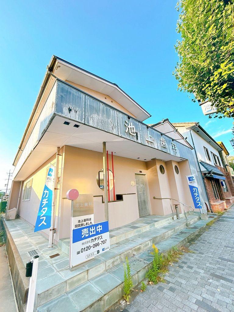 Expansive Former Clinic with Tatami Rooms Near Arita Station, Arita, Saga
