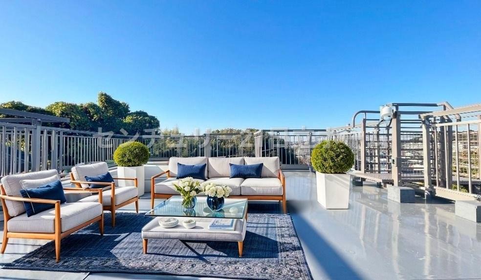Bright 4LDK with Rooftop Balcony and Sunroom in Sakae-ku
