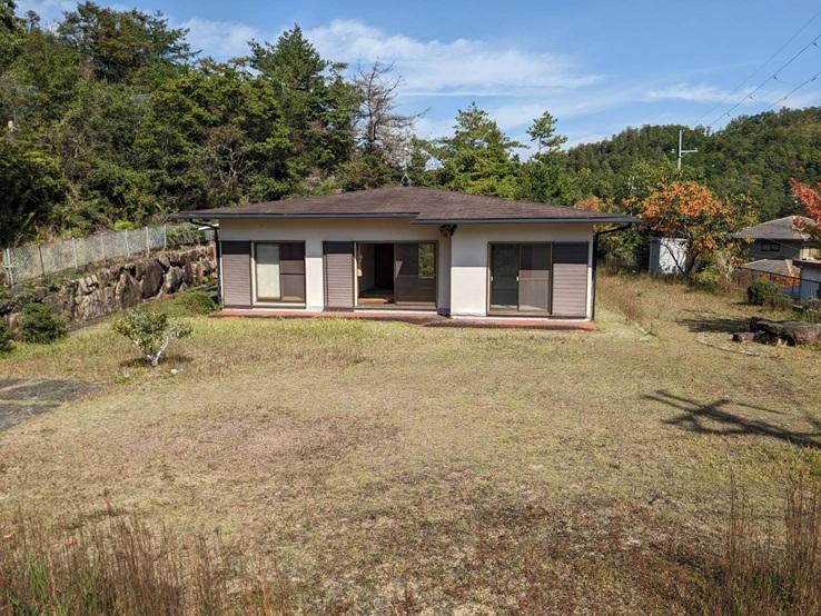 Elevated 4LDK Home with Expansive Garden in Konan, Konan, Shiga