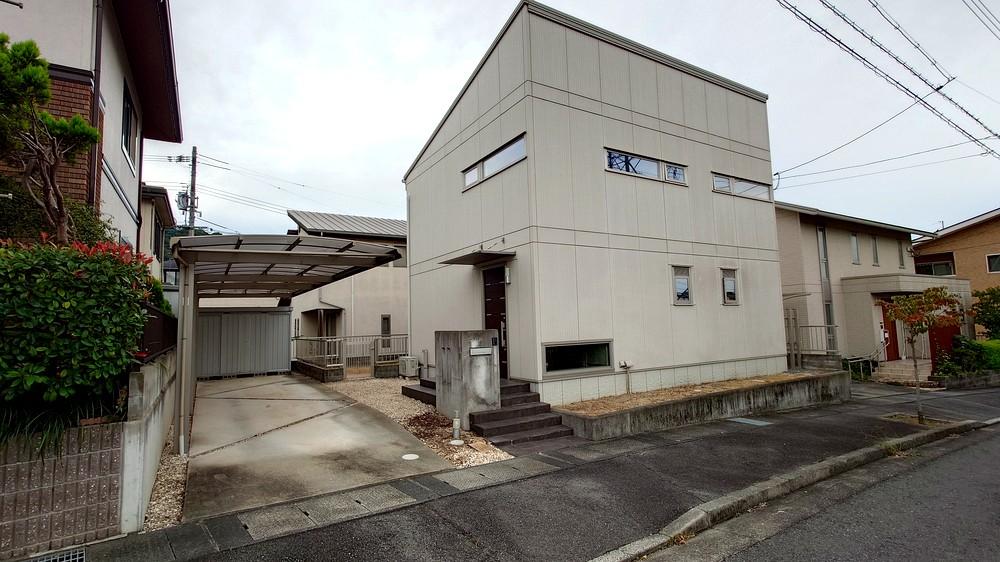 吹き抜けの18帖LDKと豊富な収納が魅力の岡山市北区2LDK+2S、岡山市