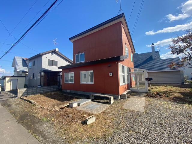 Spacious 5LDK Home with a Generous Garden in Quiet Shinkawa, Sapporo, Hokkaido
