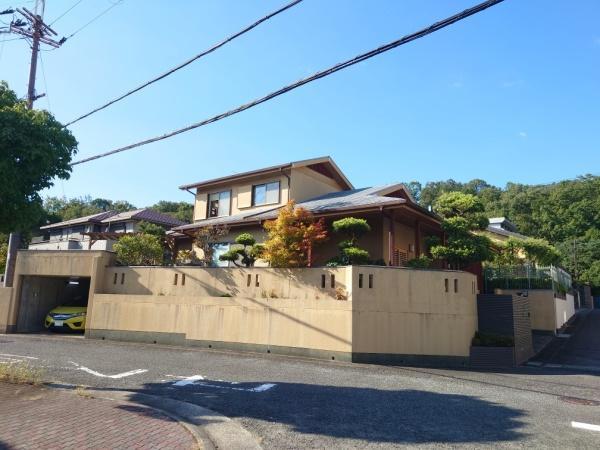 Spacious 7DK+S Corner-Lot Home with Garage in Sakuradai, Iwade, Wakayama