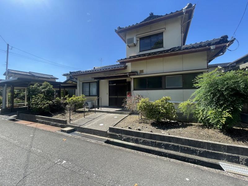 Traditional 5DK Home with Tatami Rooms and a Garden in Toyama, Toyama