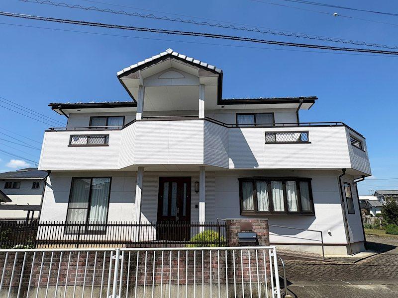 Bright 4LDK+S Home with a Vaulted Entry and L-Shaped Balcony in Takasaki, Takasaki, Gunma