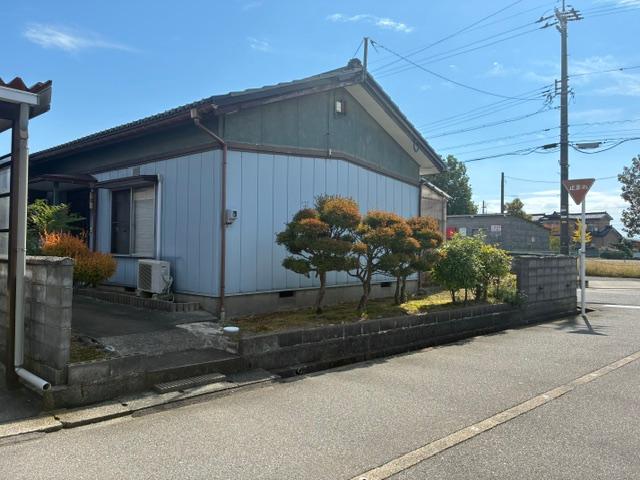 Single-Story 4DK Home on a Generous Lot in Quiet Toyama, Toyama