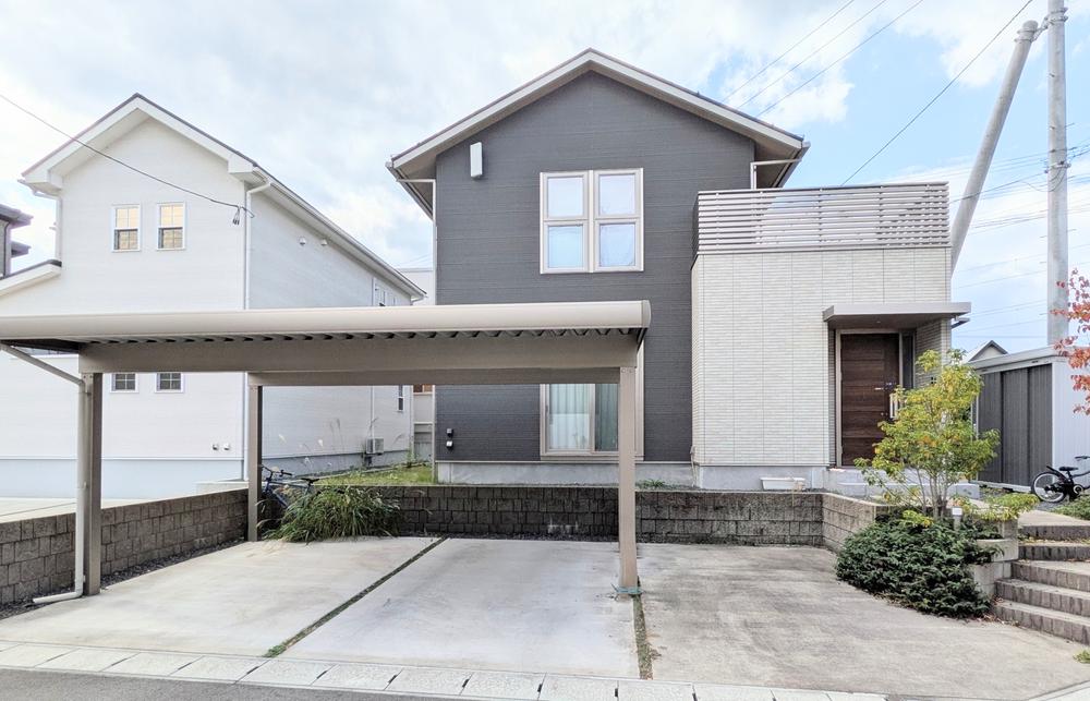 Bright 3LDK with Solar Power and a Spacious Roof Balcony in Sakuradanishi, Yamagata