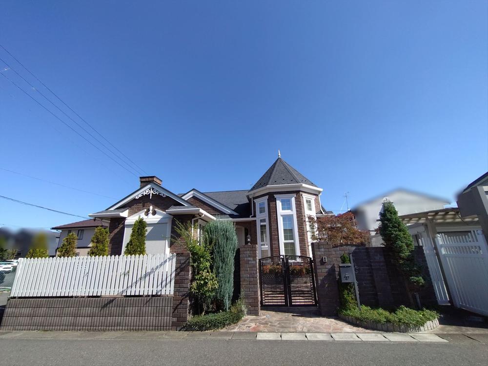 Bright Canadian-Inspired Single-Story Home with a Large Garden in Narukami, Koriyama, Fukushima