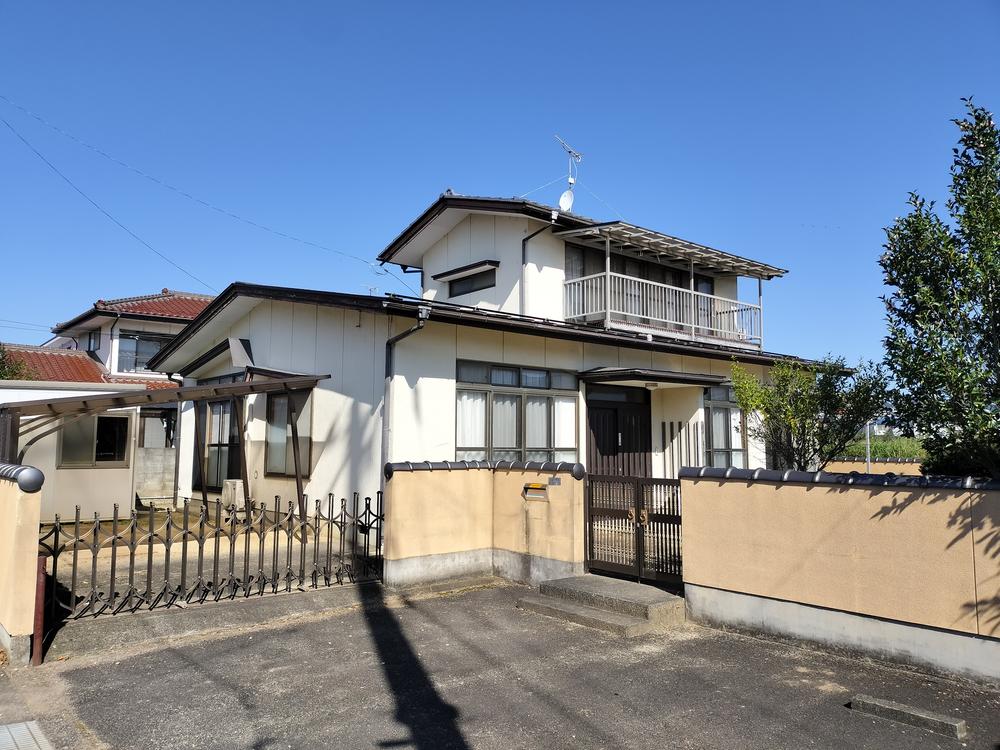 Spacious 6DK Home with Garden and Covered Parking in Hokida, Fukushima