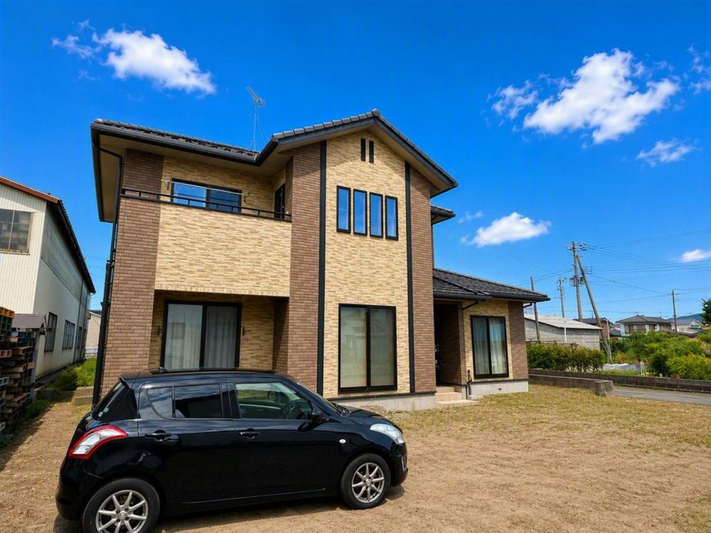 Spacious 4LDK Home with a Double-Height Entry in Tainai, Tainai, Niigata