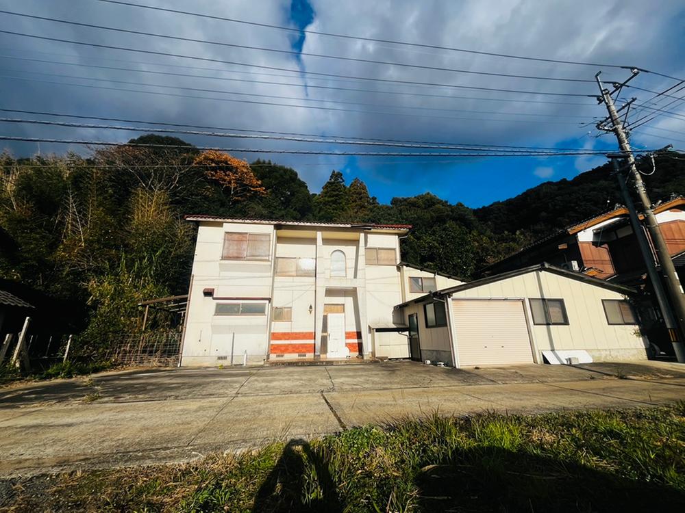仮屋湾を望む、シャッター付き倉庫のある6DK住宅、唐津市