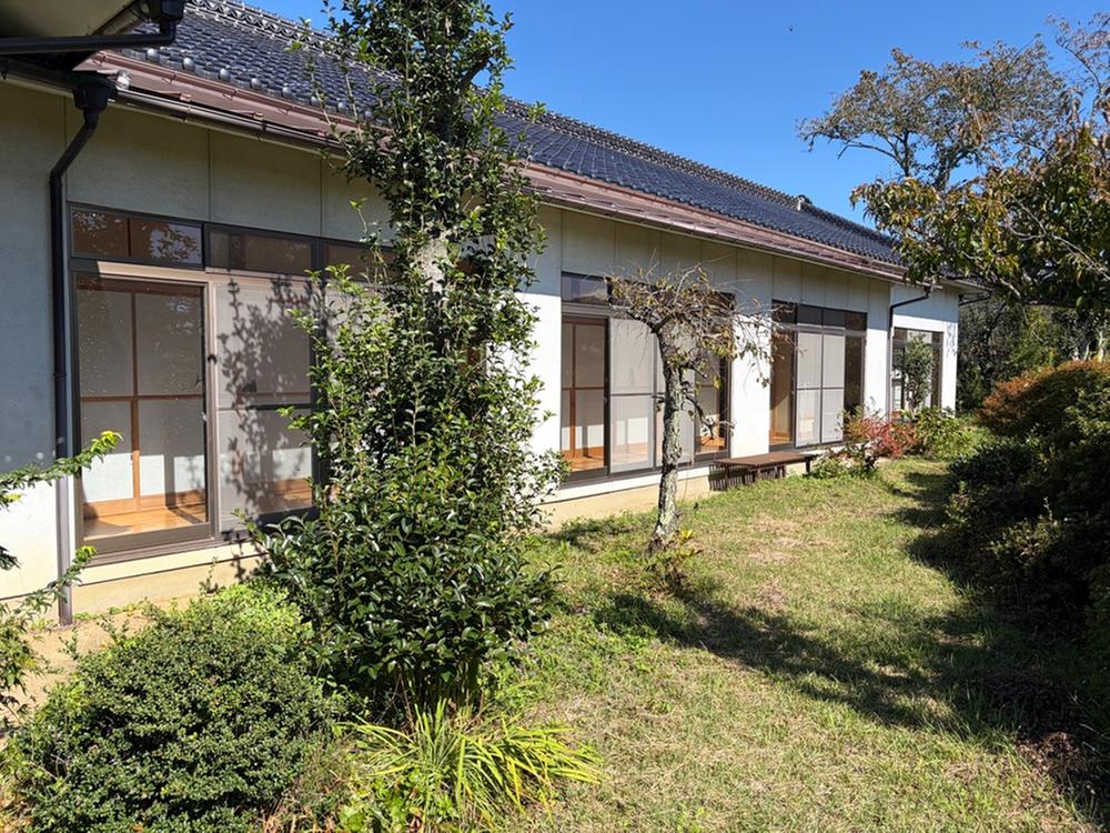広い庭と8DKの間取りが魅力の梁川町の戸建て、伊達市