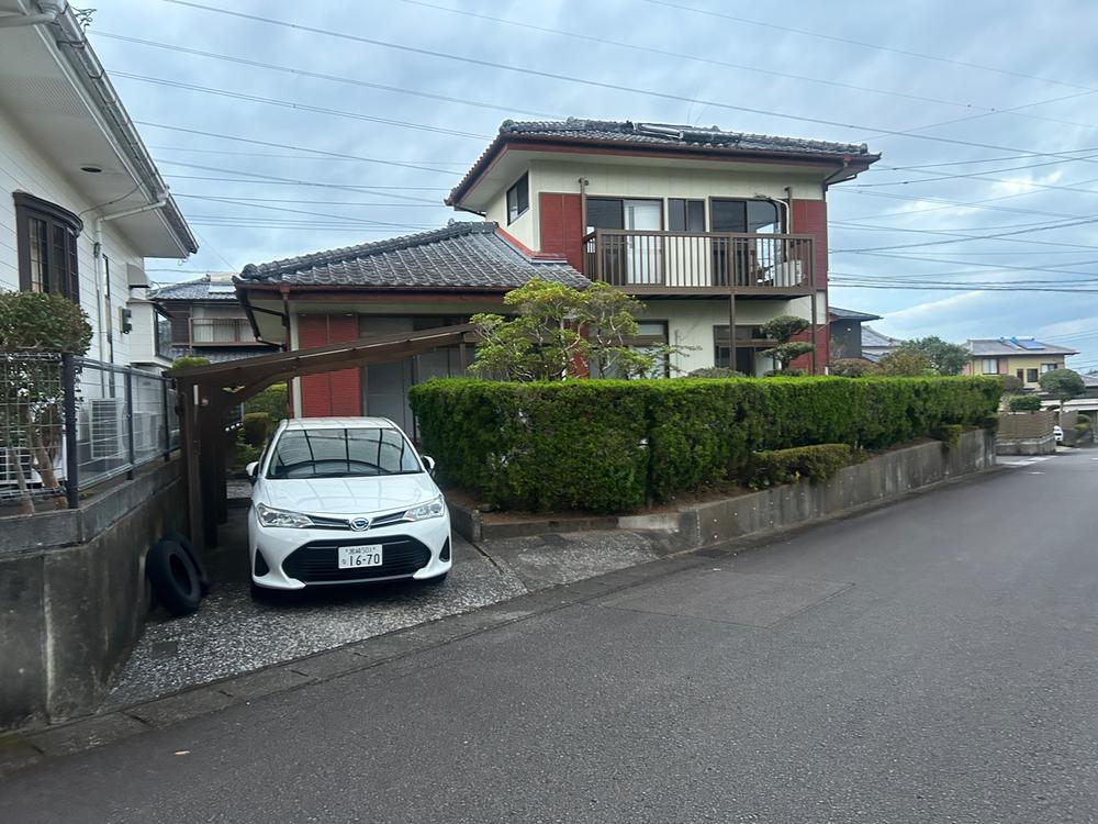 Spacious Two-Storey Home on a Generous Corner Lot in Ikimedai Higashi, Miyazaki
