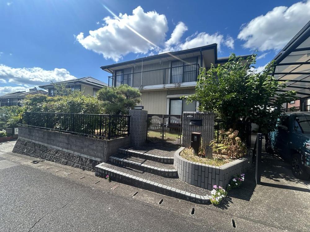 Renovated 5LDK Home with Parking in Oita, Oita