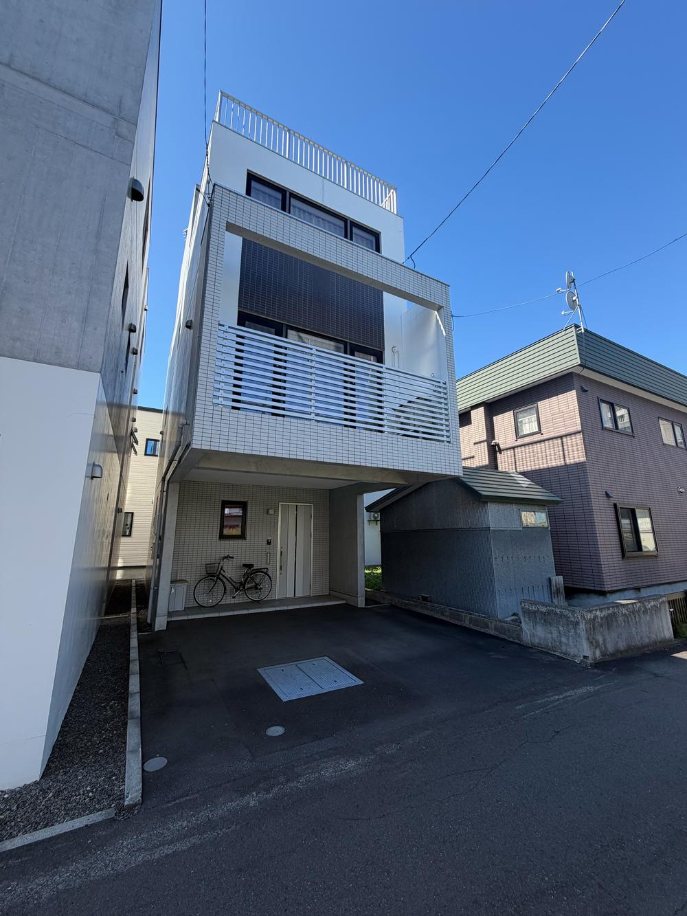 Bright 4LDK Concrete Home with Snow-Melting System in Sapporo, Sapporo, Hokkaido