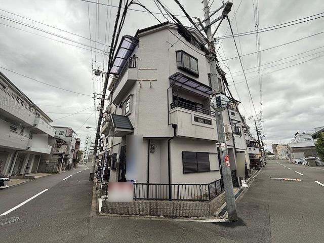 Renovated Corner House with Bright Second-Floor Living in Joto-ku, Osaka