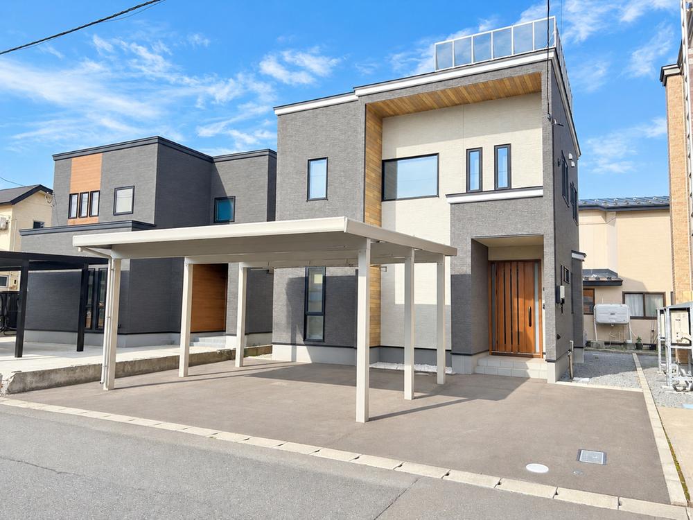 Bright, Renovated 3LDK with Three Parking Spaces in Aomori, Aomori