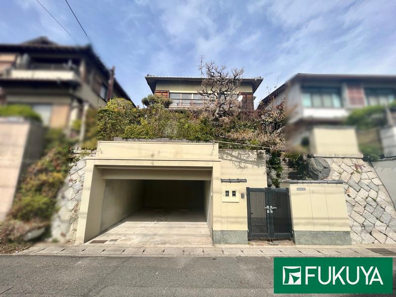 Traditional 4DK Home with a Japanese Garden in Yamashina, Kyoto