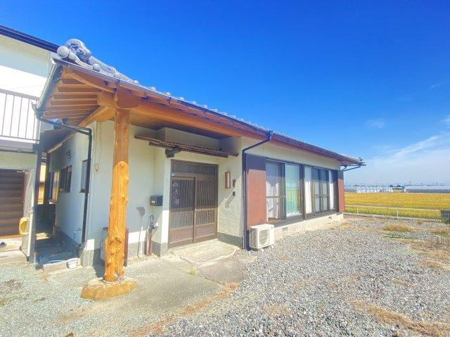 Quiet Minami-ku Home with Garage and Spacious Grounds, Kumamoto