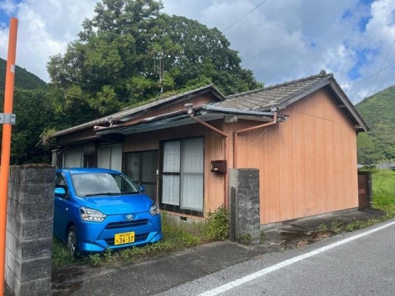 Single-Story 4K Home with a Wood Interior in Quiet Inokuchi Otsu, Aki, Kochi