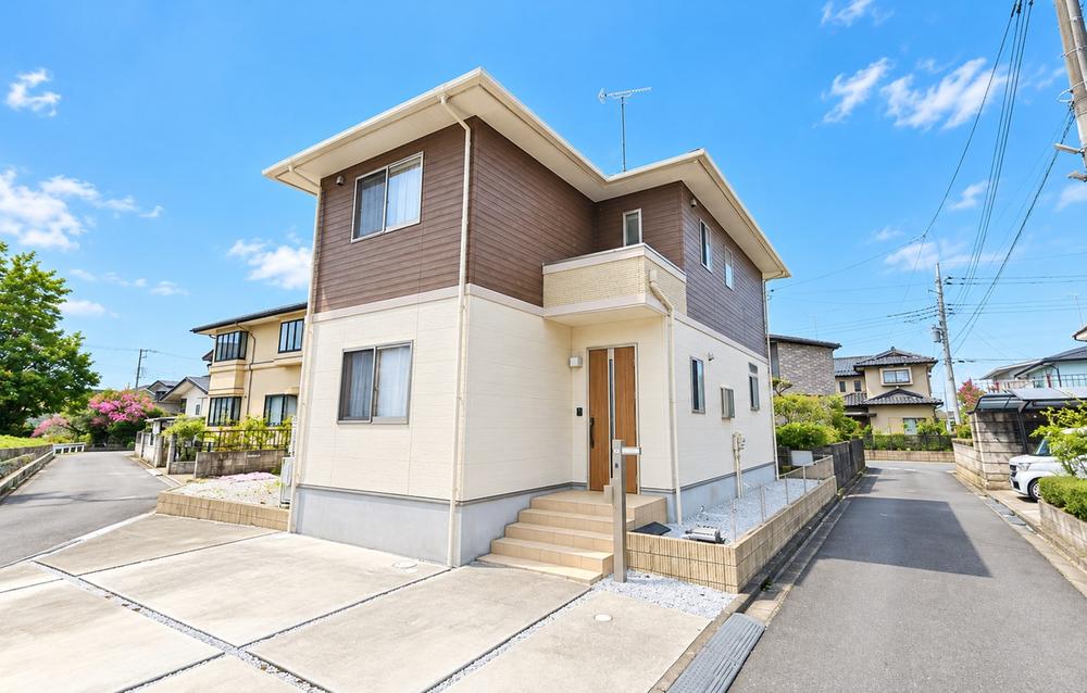 Bright Corner-Lot 4LDK with Garden and Parking for Three, Utsunomiya, Tochigi