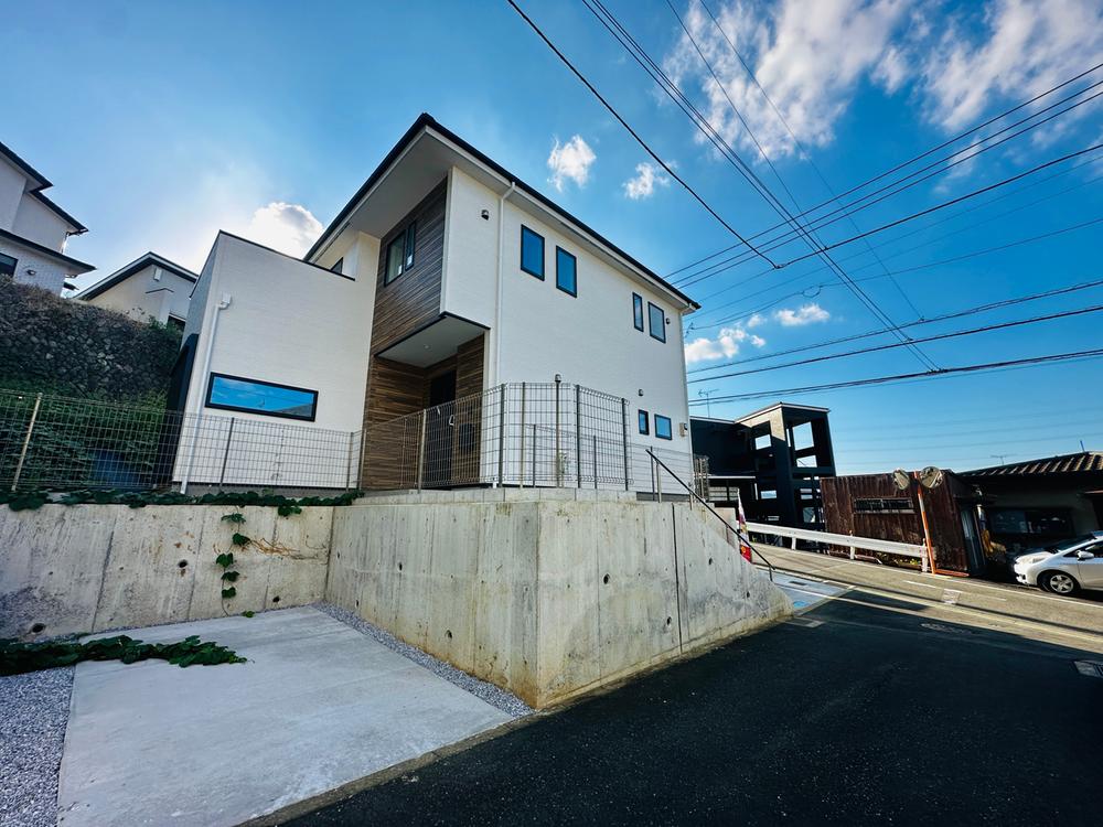 愛甲石田駅徒歩10分、明るく一新された3LDK+S戸建て、厚木市