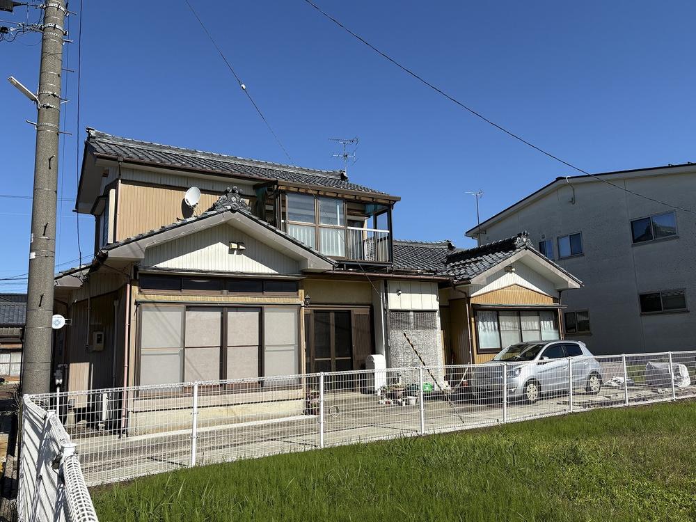 Spacious 6DK Home Beside a Park in Hanazono-cho, Tsubame, Niigata