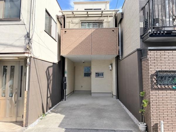 Modern 4LDK Home Near Showacho Station in Abeno, Osaka