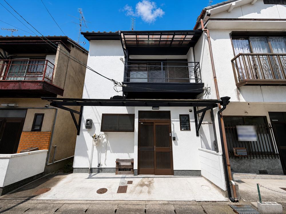 Renovated 2LDK Near Arashiyama Station with Sunroom, Kyoto
