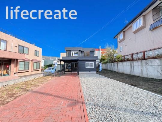 Renovated 4LDK with Garden and 3+ Parking Spaces in Sapporo, Sapporo, Hokkaido