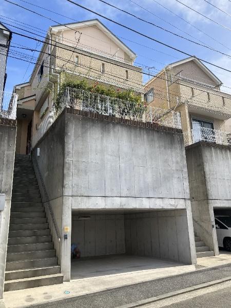 Bright 3LDK Home with Mt. Fuji Views and Two-Car Garage in Kanazawa-ku, Yokohama, Kanagawa