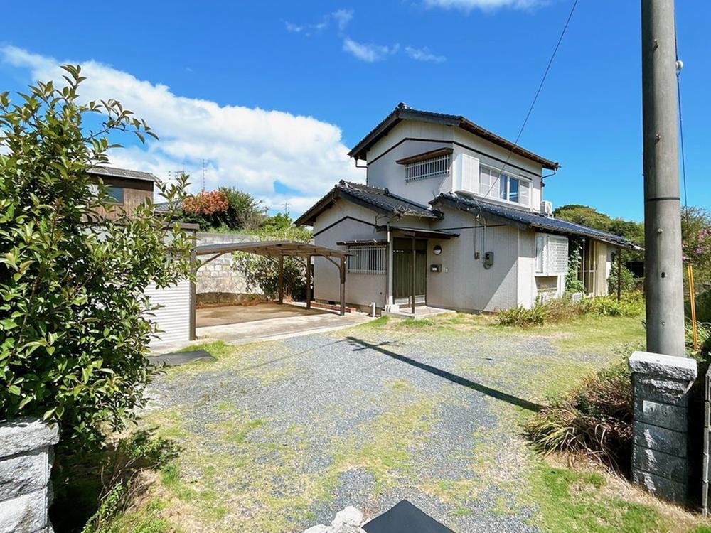 Bright Home with Garage and 3+ Parking Spaces in Higashikiwa, Ube, Yamaguchi