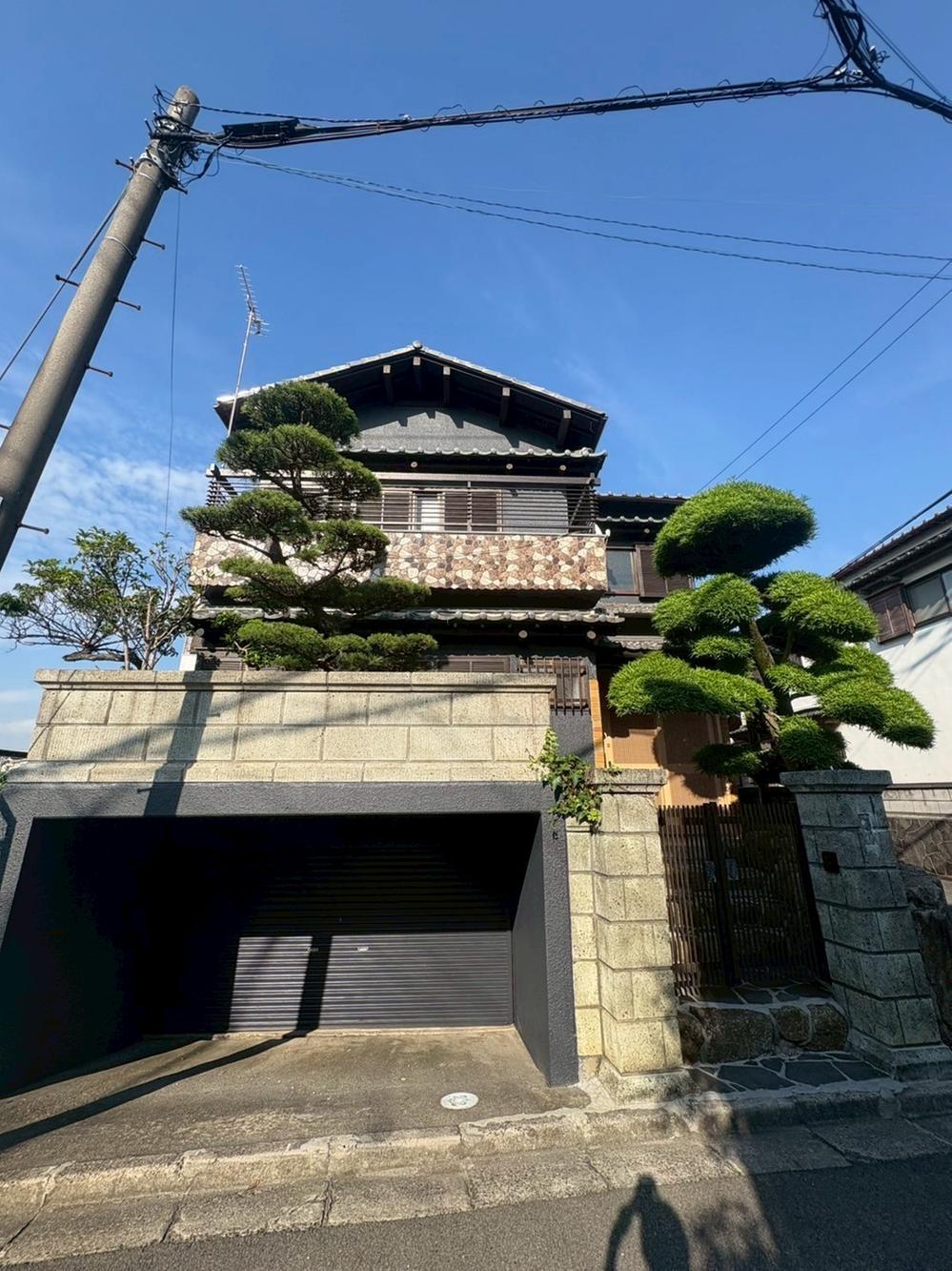 Renovated 4LDK Home with Balcony in Quiet Kashiwara, Kashiwara, Osaka