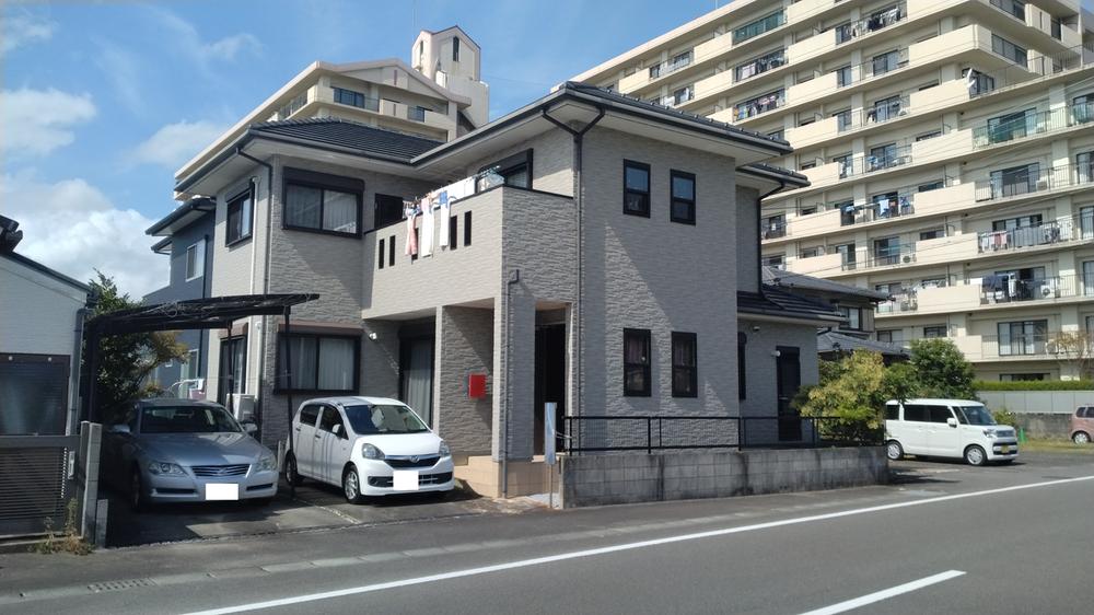 Bright 5LDK Home Near Hasugaike Station, Miyazaki