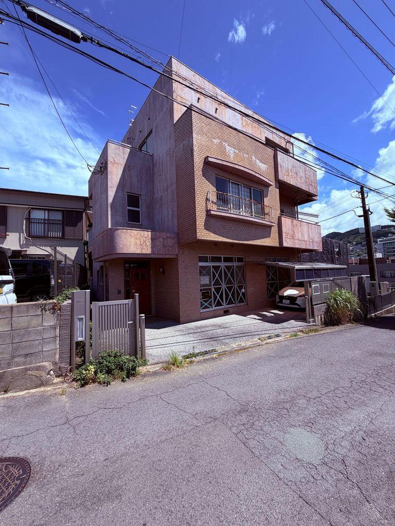 Spacious 7DK+S Concrete Home Near Nagasaki Station, Nagasaki
